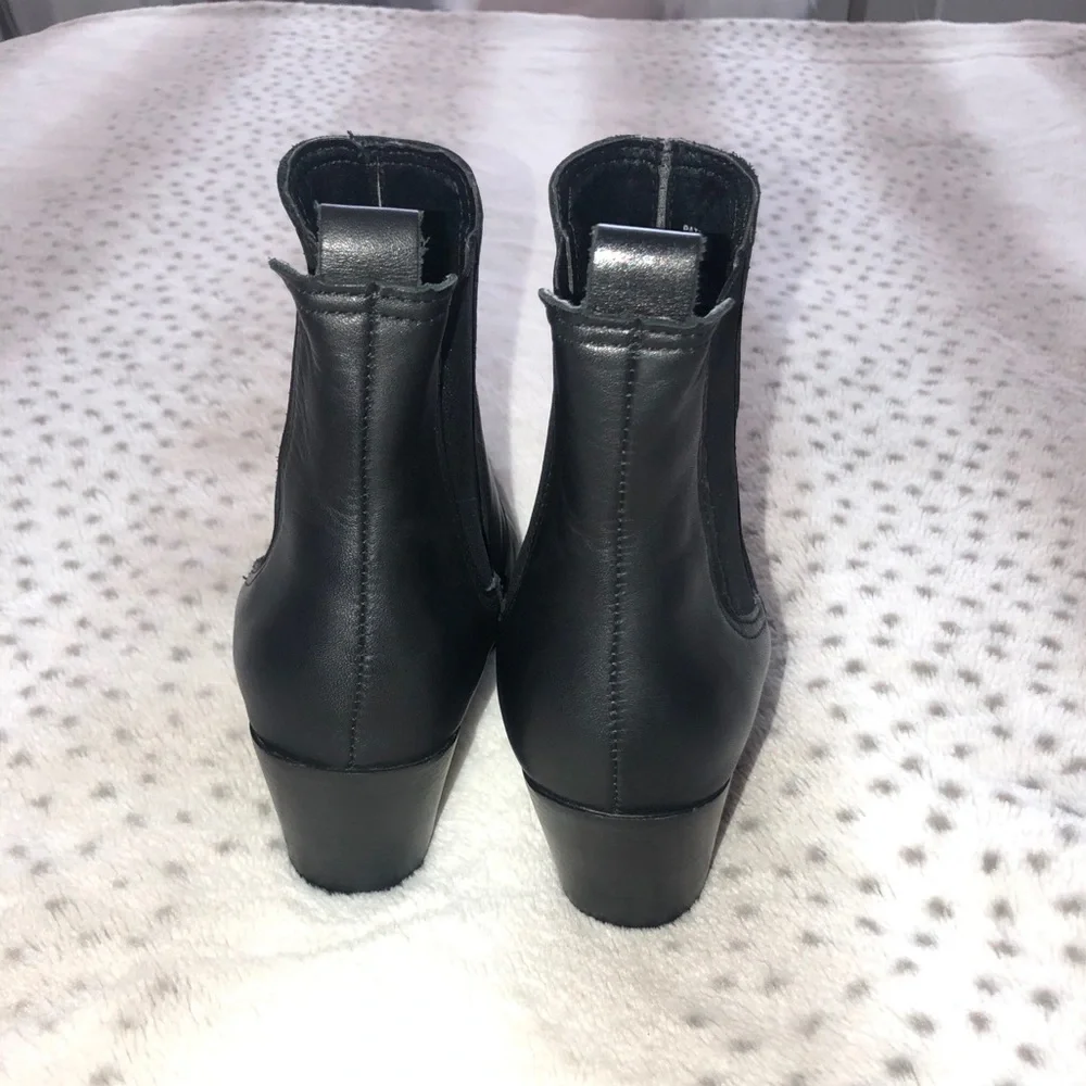 Steve Madden Black Leather Booties - Picture 3 of 6
